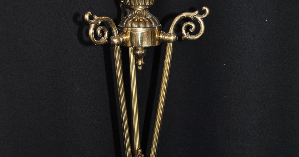 1 Bulb Cast brass crystal table lamp with sand blasted glass lampshade