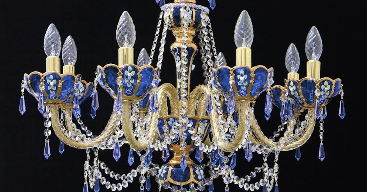 8-arm blue crystal chandelier made of panelled art glass 