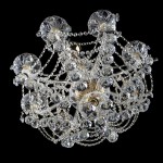The chandelier is densely woven with crystal chains, so it looks like a spider's web.