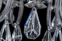 Detail of the geometric cut highlighting the crystal almond shape