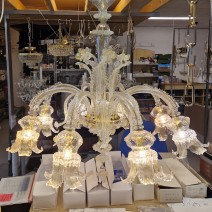 8-arm Murano chandelier in clear glass with 24K gold flakes
