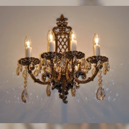 4-candle Luxurious light for a luxurious castle interior