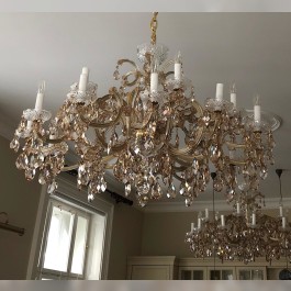 Large 18 flames Maria Theresa chandelier in color of honey