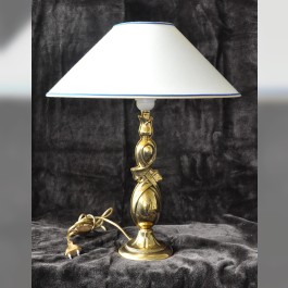 1 Bulb Cast brass  table lamp with wide  white lampshade