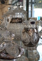 Decorative glass decorated with platinum