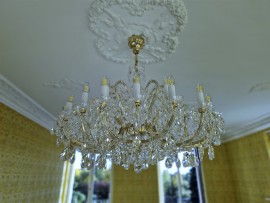 Medium-sized Teresian chandelier with plaster rosette