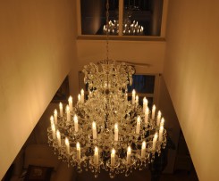 Chandelier with adjustable hanging height