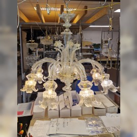 8-arm Murano chandelier in clear glass with 24K gold flakes