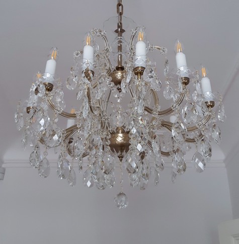 12-arm Maria Theresa chandelier with antique brass finish