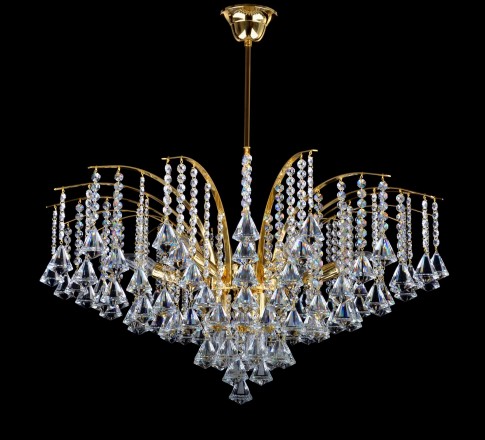 Chandelier in the shape of a royal crown with Presiosa drops.