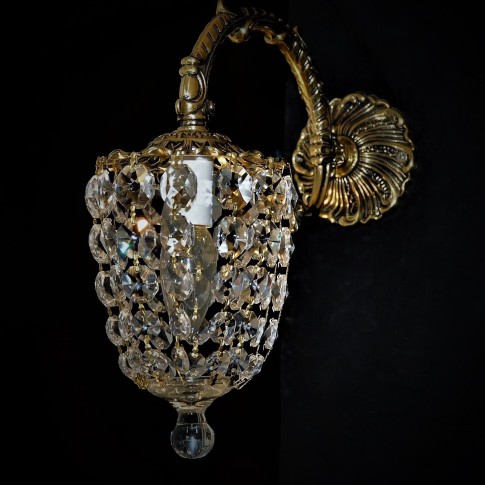 1 Arm Cast brass wall light with the crystal basket