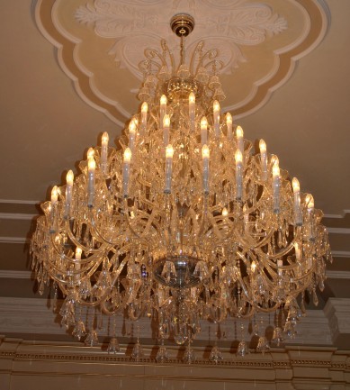 The large 42 arms design crystal chandelier with crystal bells & blown glass vases