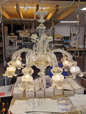 Workshop assembly and first lighting of the chandelier
