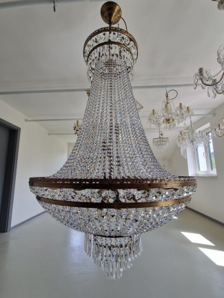 Larger basket chandelier in stained brown brass with large strass stones with 18 bulbs, (W x H): 81 x 125 cm/ 31.9"x49.2"
