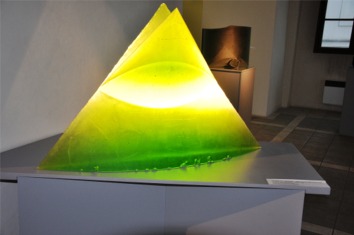 Lamps in the shape of a pyramid of uranium glass